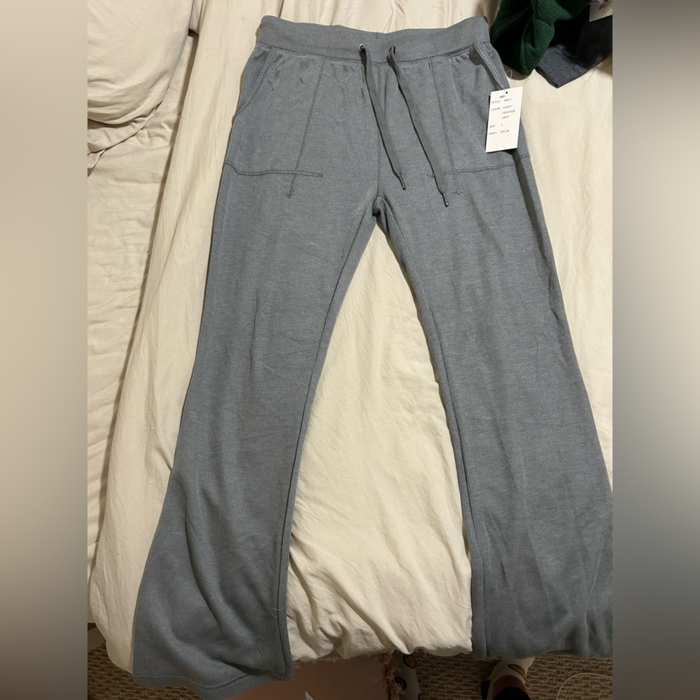 Women’s pants. Size Large. New with tags